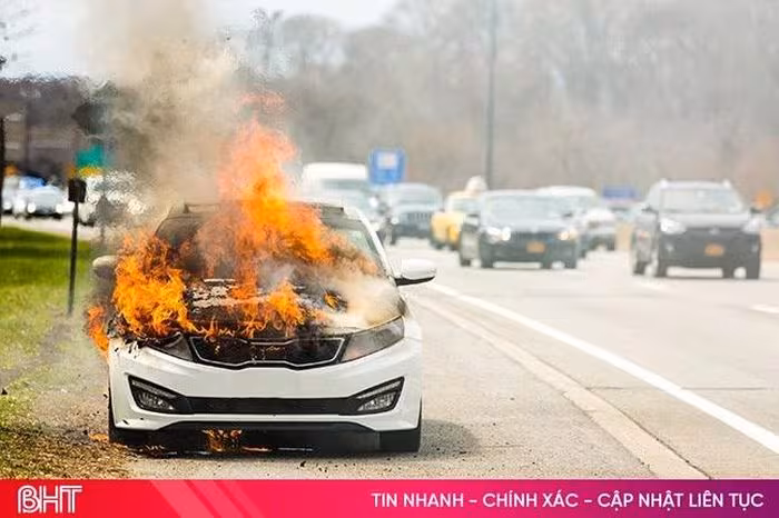 Chiến thuật dập tắt cháy pin xe điện: Sức mạnh từ lăng chữa cháy dạng khoan