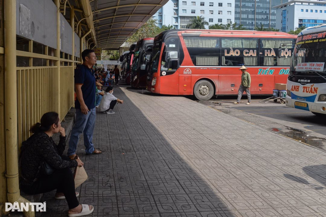 Khu vực nhà chờ bến xe Mỹ Đình tại Hà Nội (Ảnh: Nguyễn Hải).