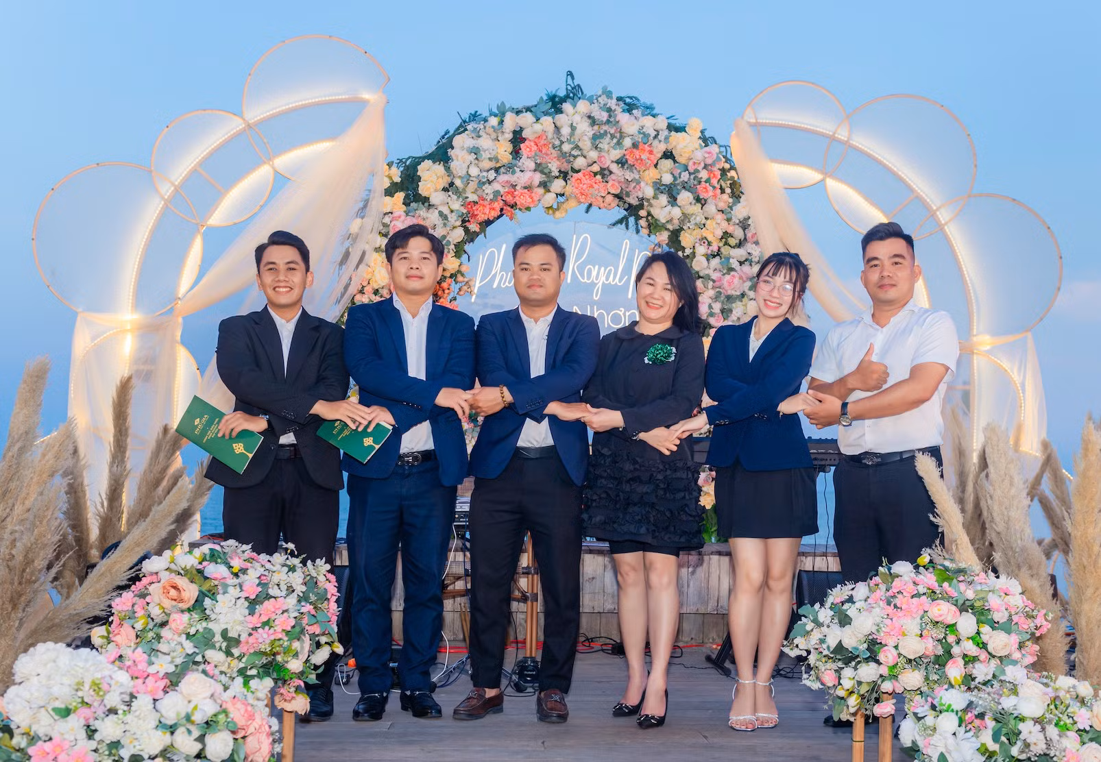 Nhà đầu tư phân tích tiềm năng dự án Phú Gia Royal Park