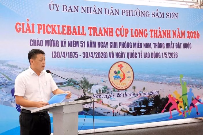 Ông Nguyễn Minh Tâm, Phó Chủ tịch UBND phường Sầm Sơn, trưởng BTC giải phát biểu khai mạc.