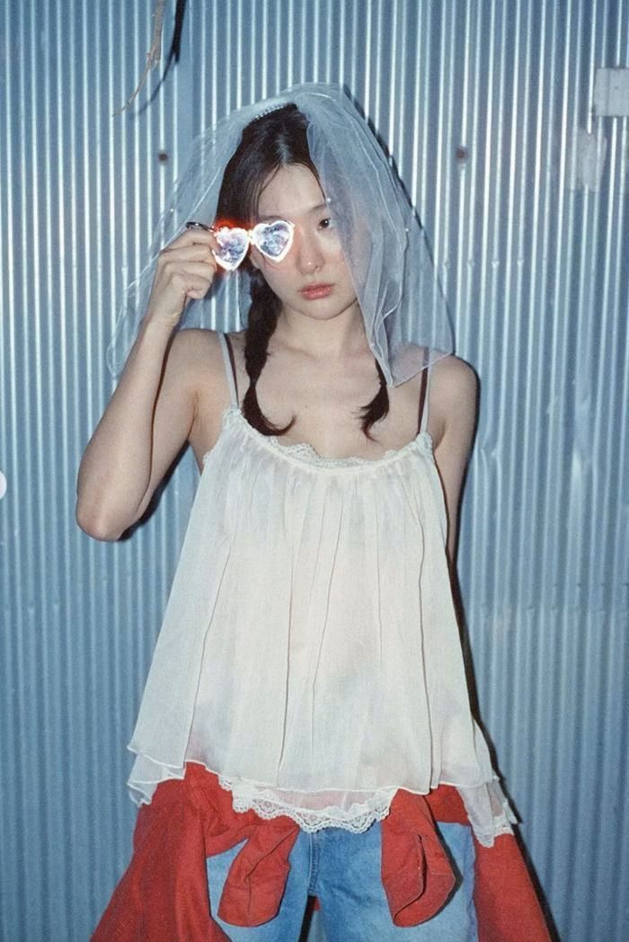 Thần thái cuốn hút của Seulgi Red Velvet với phong cách thời trang độc đáo