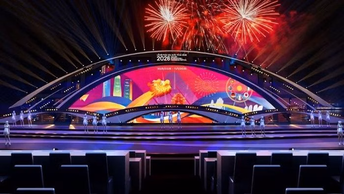 Thiết kế sân khấu DIFF 2026 với điểm nhấn là hệ vòm nâng hạ khổng lồ (Ảnh: Ban tổ chức DIFF 2026)