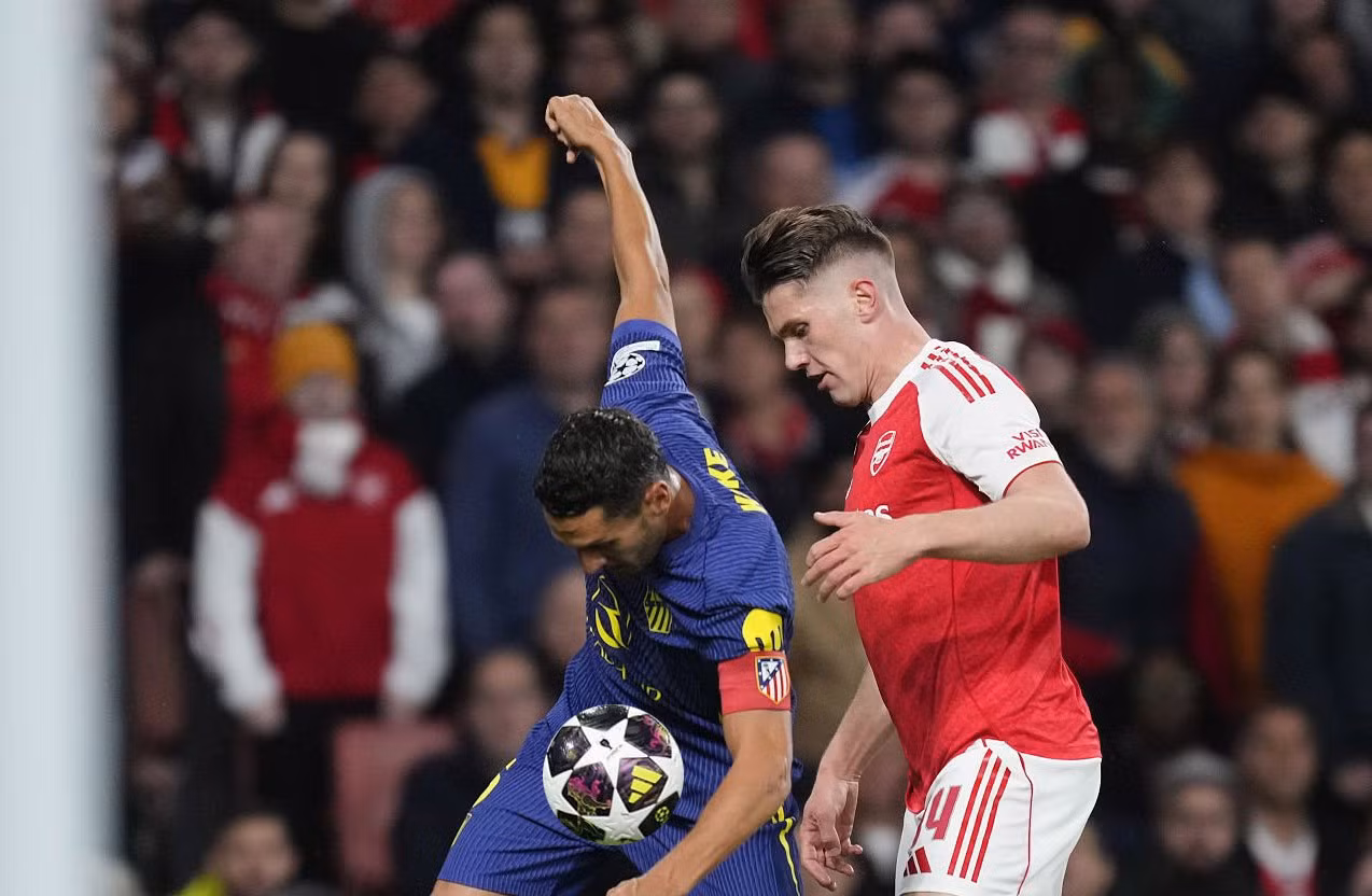 Cầu thủ Atletico Madrid thất vọng sau trận thua Arsenal